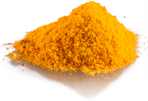 Poudre de curcuma – 100 g Poudre de curcuma jaune fin, 100 g, sur une surface lisse, vue de côté.