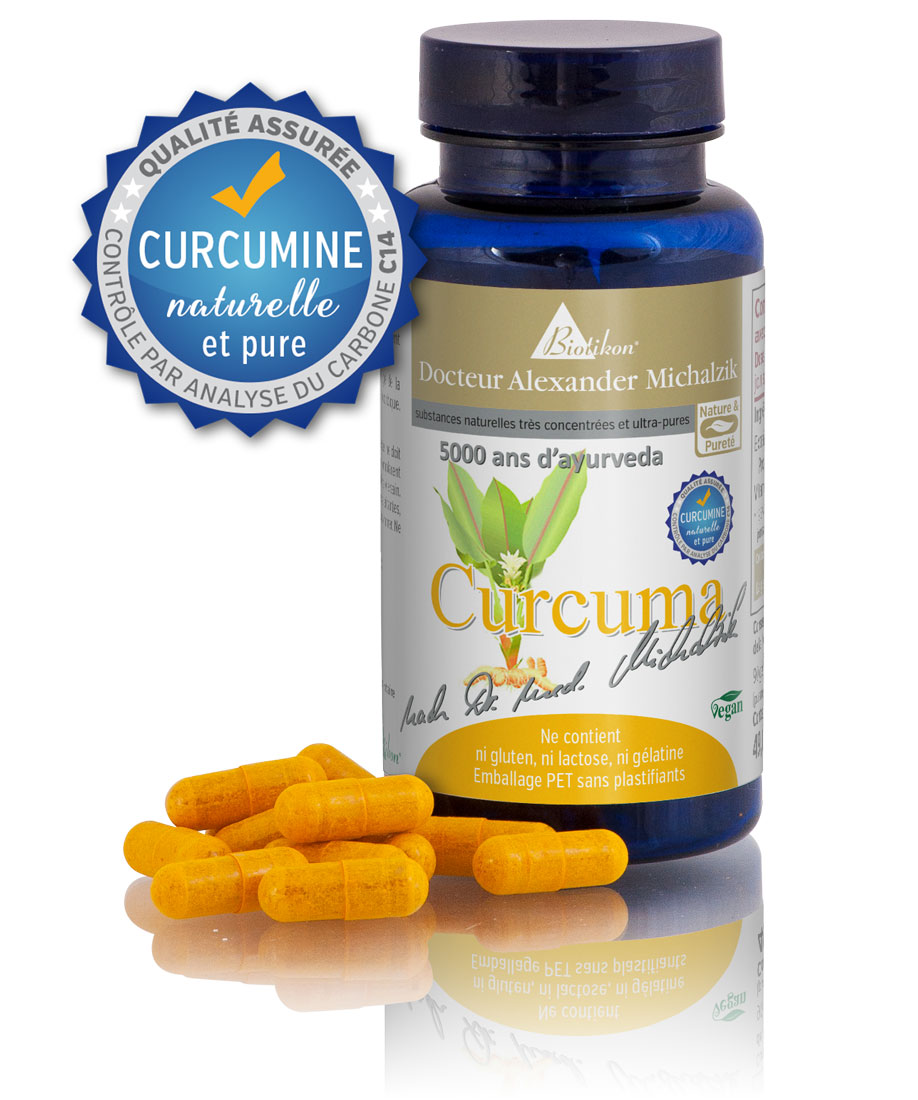 Curcuma 500 mg – Capsules de haute qualité Capsules jaunes dans une bouteille en PET bleue avec étiquette, plusieurs capsules visibles au premier plan.