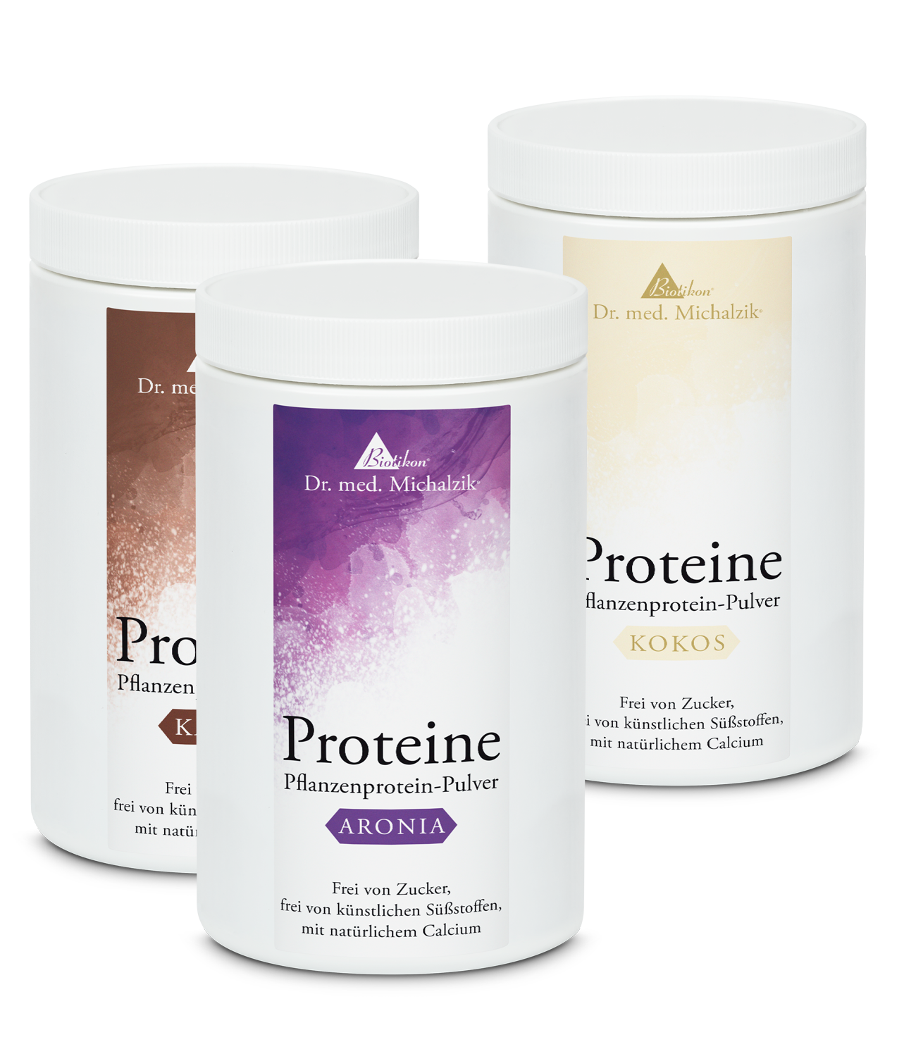 Poudre de protéine végétale – Aronia, Cacao, Noix de coco Trois boîtes de poudres de protéines végétales dans différentes saveurs : Aronia, Cacao et Noix de coco.