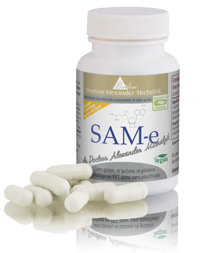 SAM-e 60 Capsules – Végétalien Flacon blanc contenant 60 capsules végétaliennes, capsules montrées sous différents angles sur une surface réfléchissante.