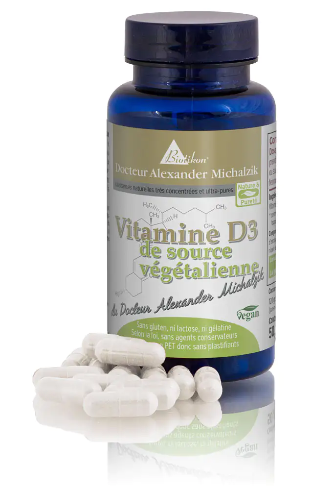Vitamine D3 1000 UI – Capsules Bouteille de vitamine D3, 50 capsules, végan, capsules transparentes, emballage en verre bleu, sur fond blanc.
